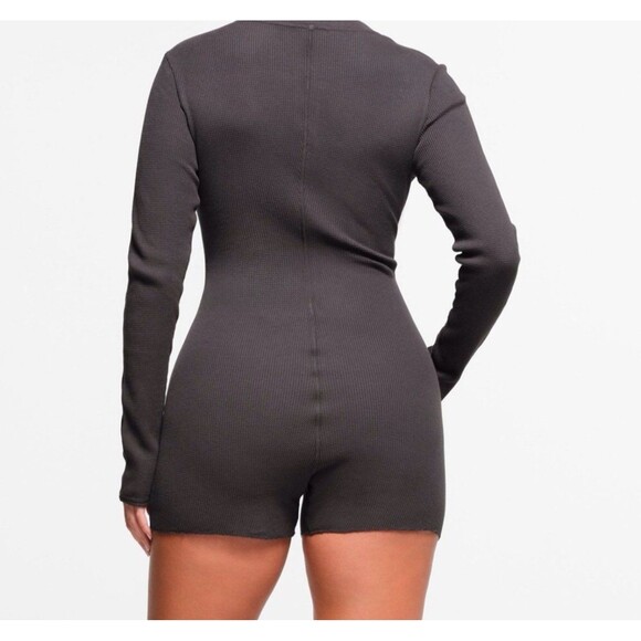 SKIMS Waffle Button Up Henley Onesie - Picture 4 of 4